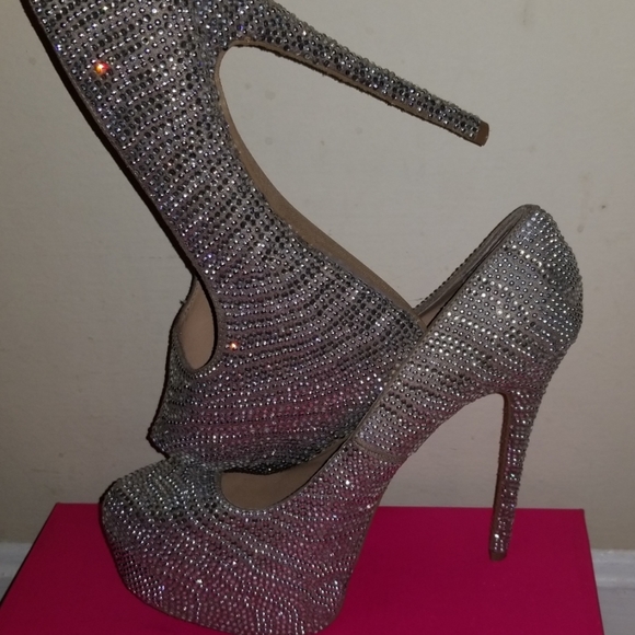 High heels - Picture 2 of 8